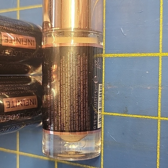 Revolution Conceal & Define Infinite Concealer 16hr Wear C3.5 New - Picture 3 of 5